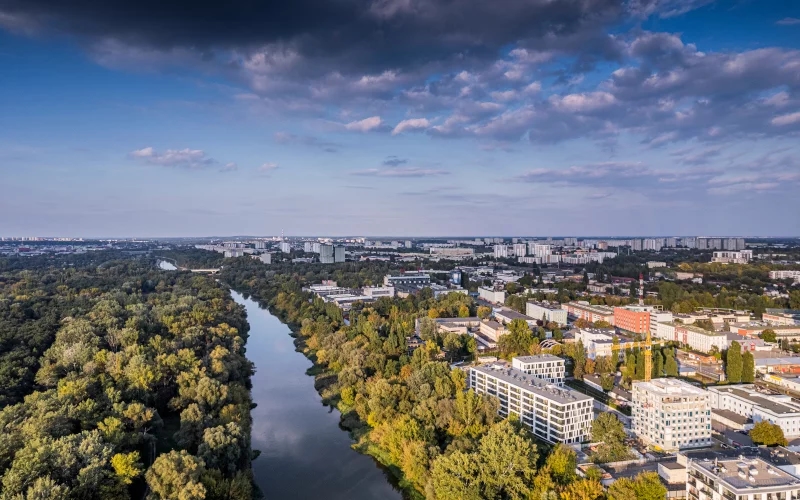 Afera polityczna ujawnia systemowy problem: Polska wyprzedaje mieszkania komunalne, a osoby najbardziej potrzebujące zostają bez wsparcia